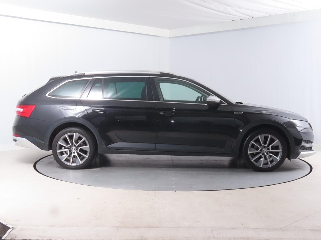 2021 Škoda SUPERB - 8