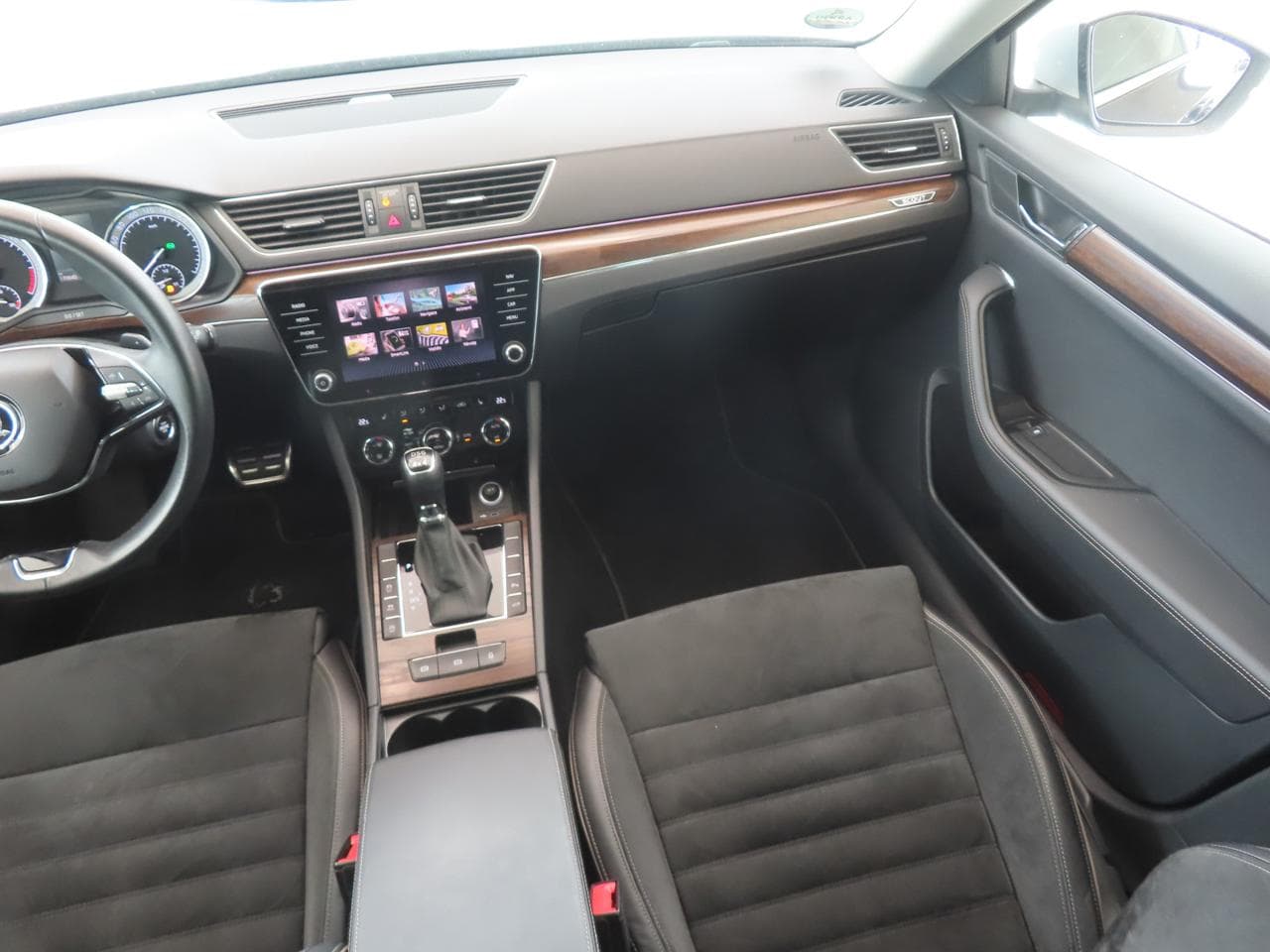 2021 Škoda SUPERB - 11