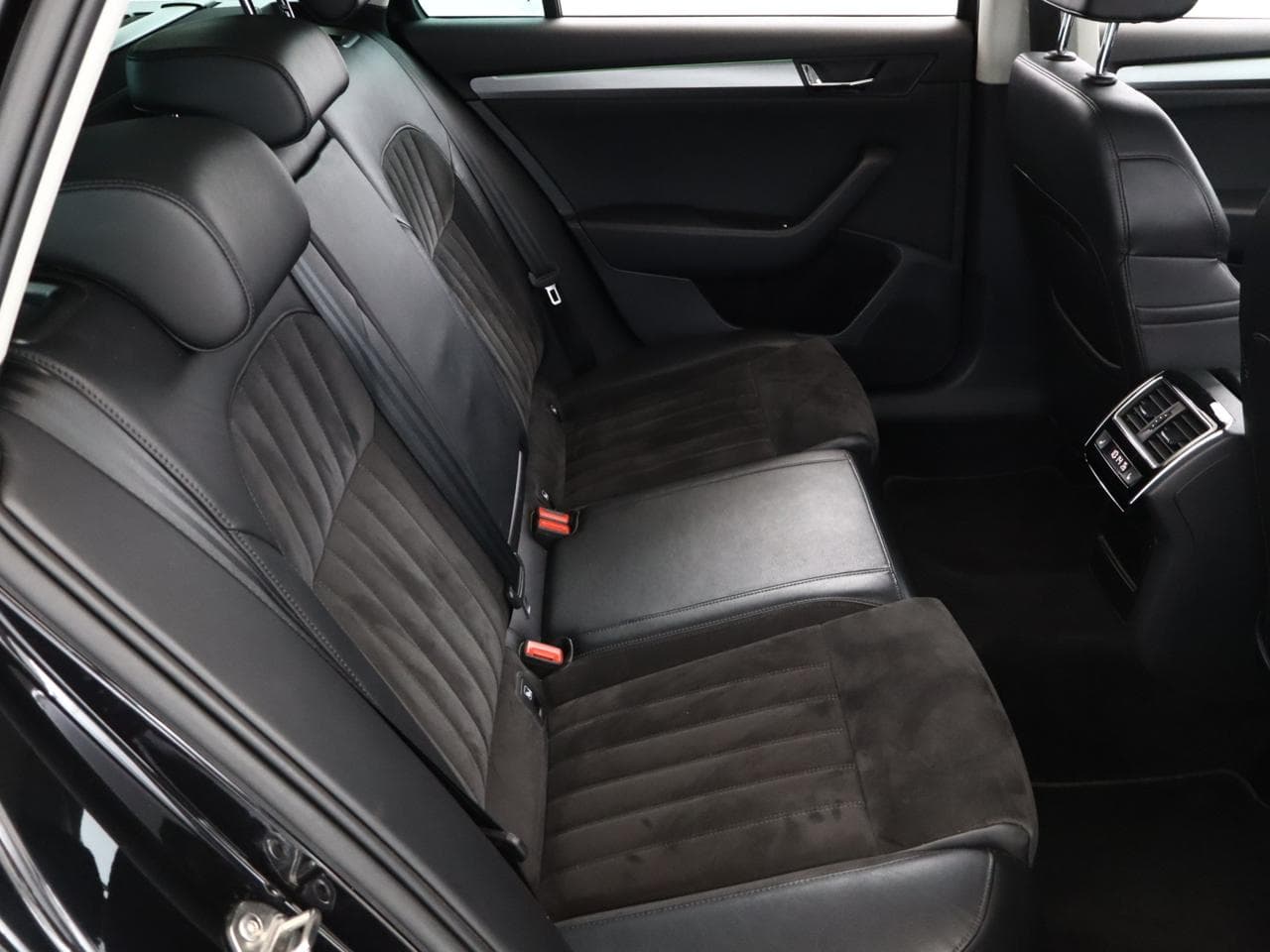 2016 Škoda SUPERB - 11