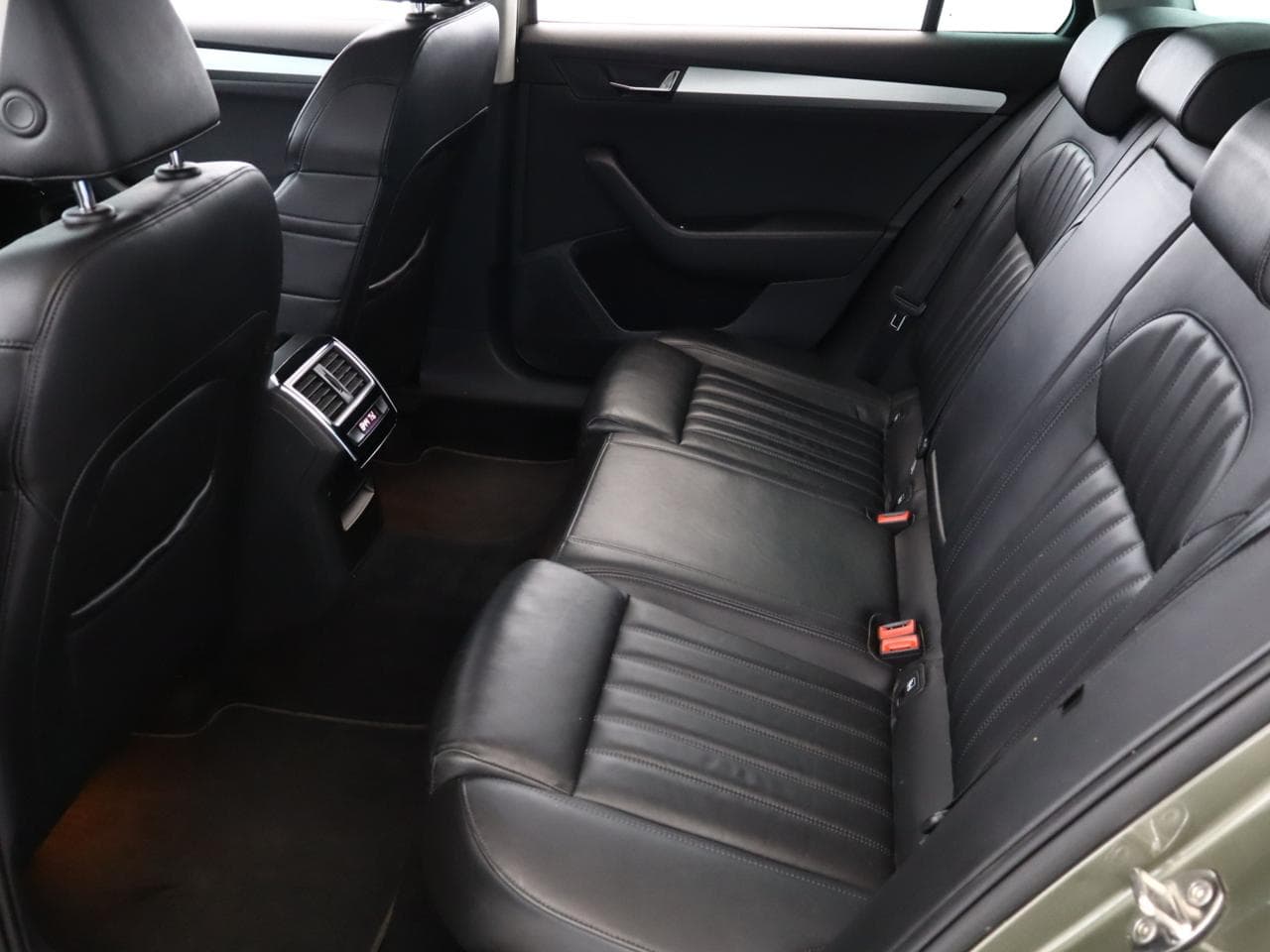 2016 Škoda SUPERB - 13