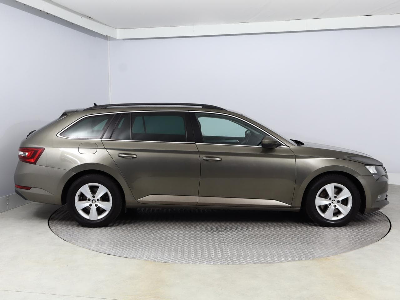 2016 Škoda SUPERB - 8