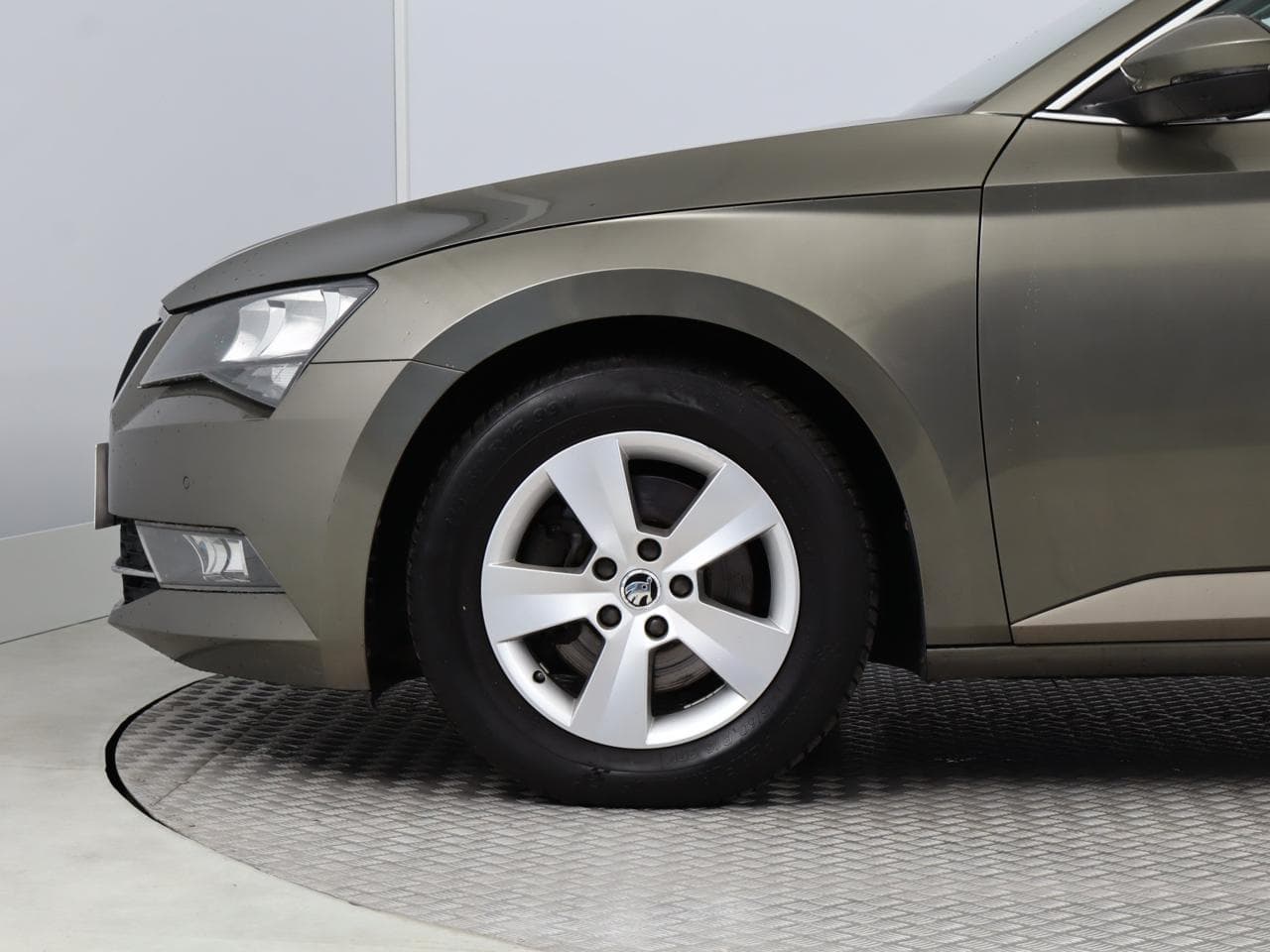 2016 Škoda SUPERB - 19