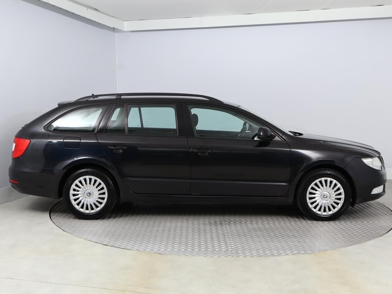 2011 Škoda SUPERB - 8