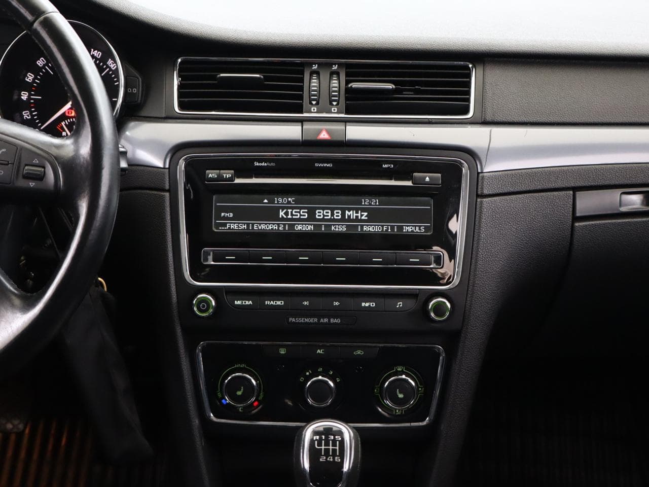 2011 Škoda SUPERB - 16