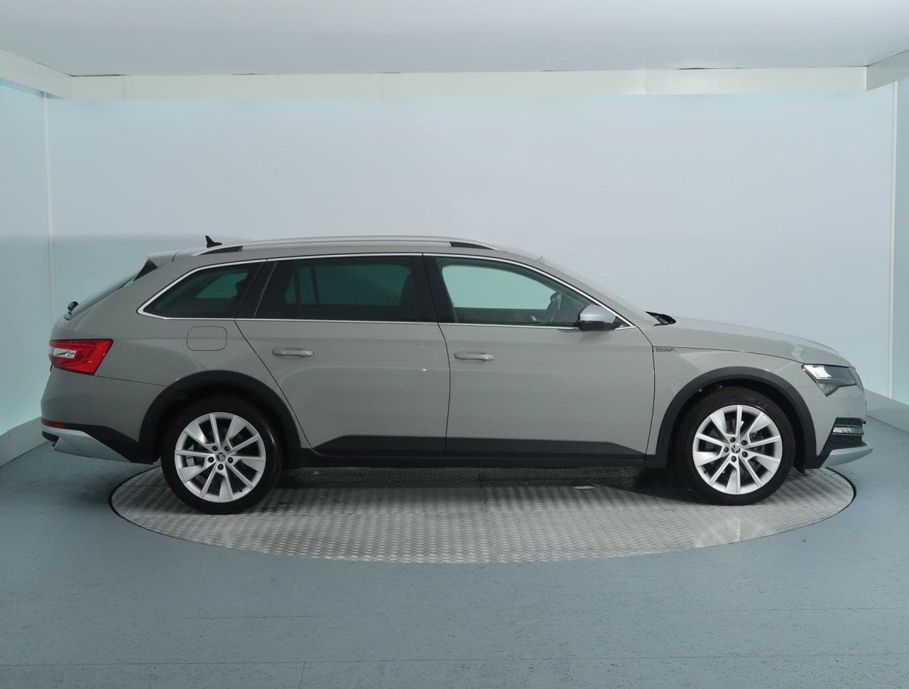 2022 Škoda SUPERB - 8