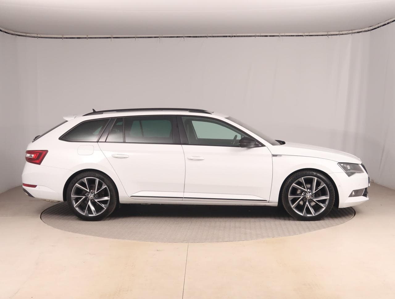 2017 Škoda SUPERB - 8