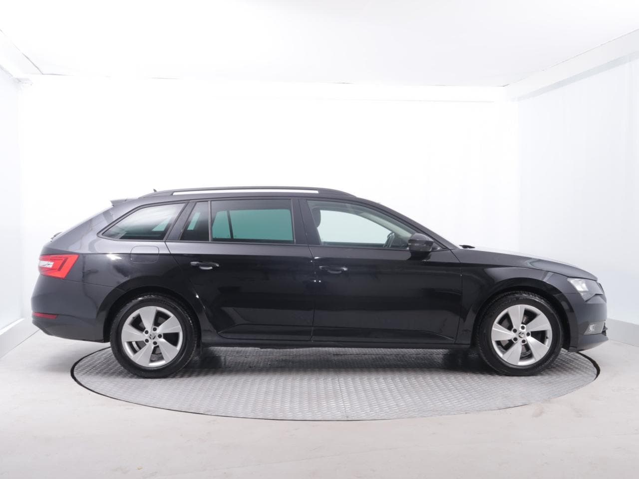 2017 Škoda SUPERB - 8