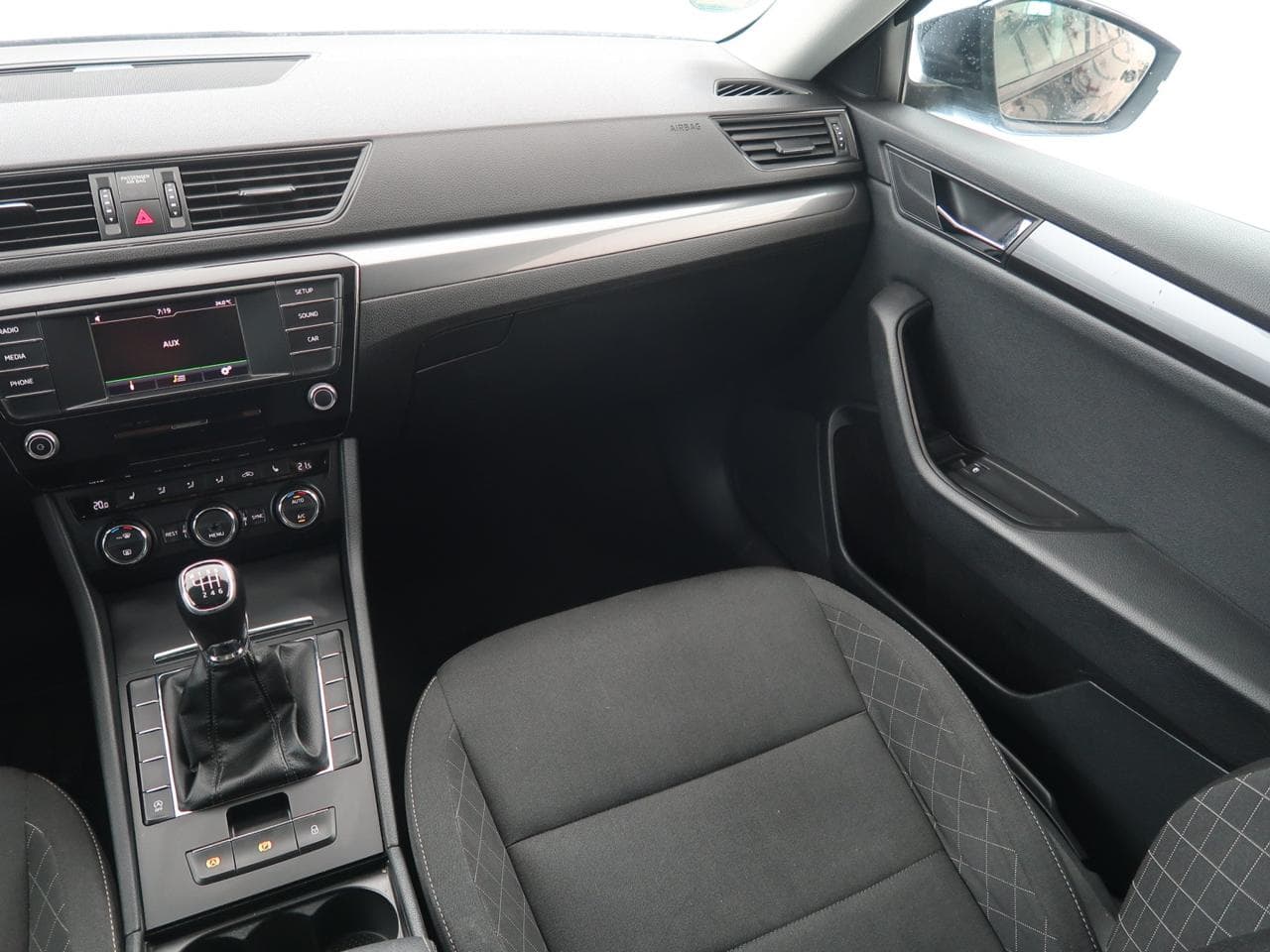 2017 Škoda SUPERB - 11
