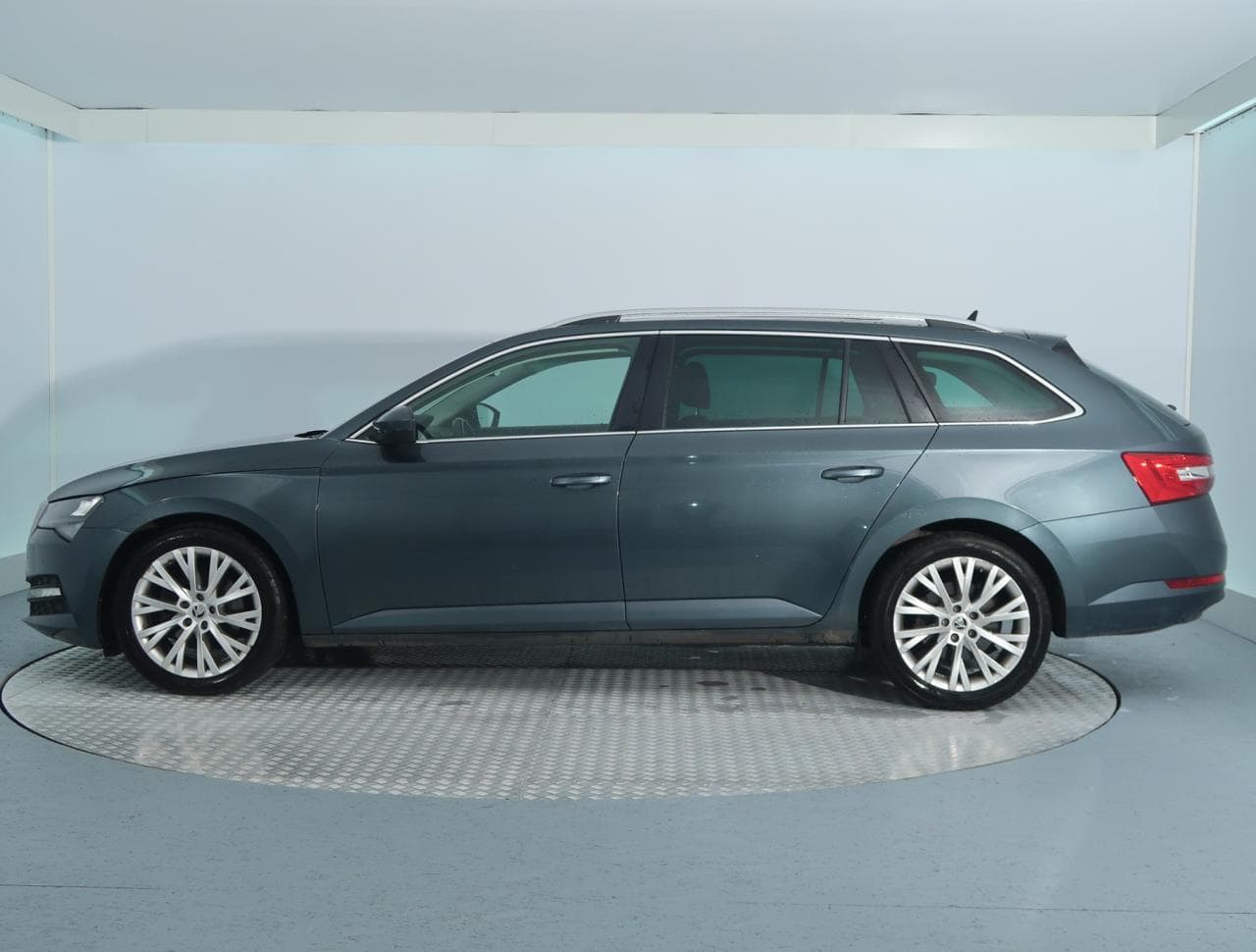 2020 Škoda SUPERB - 4