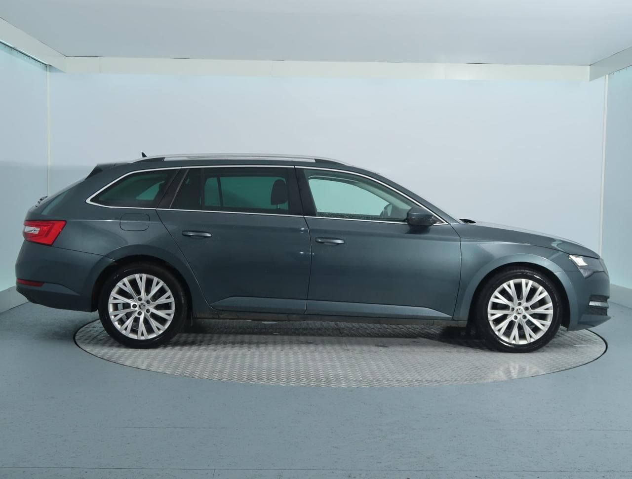 2020 Škoda SUPERB - 8