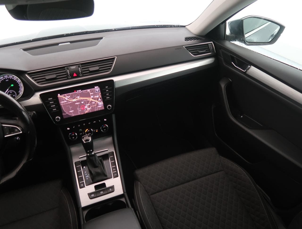 2020 Škoda SUPERB - 11
