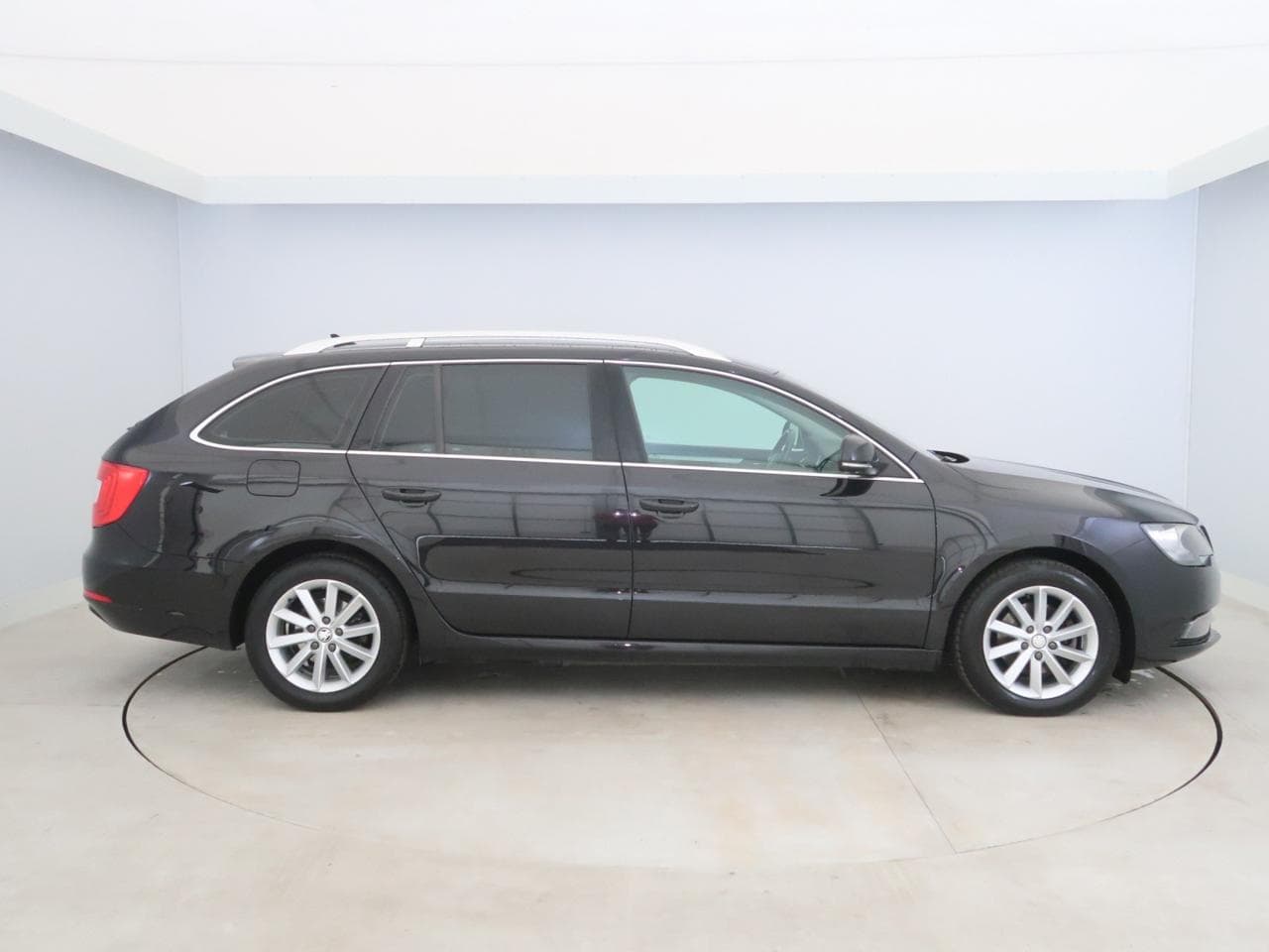 2013 Škoda SUPERB - 8