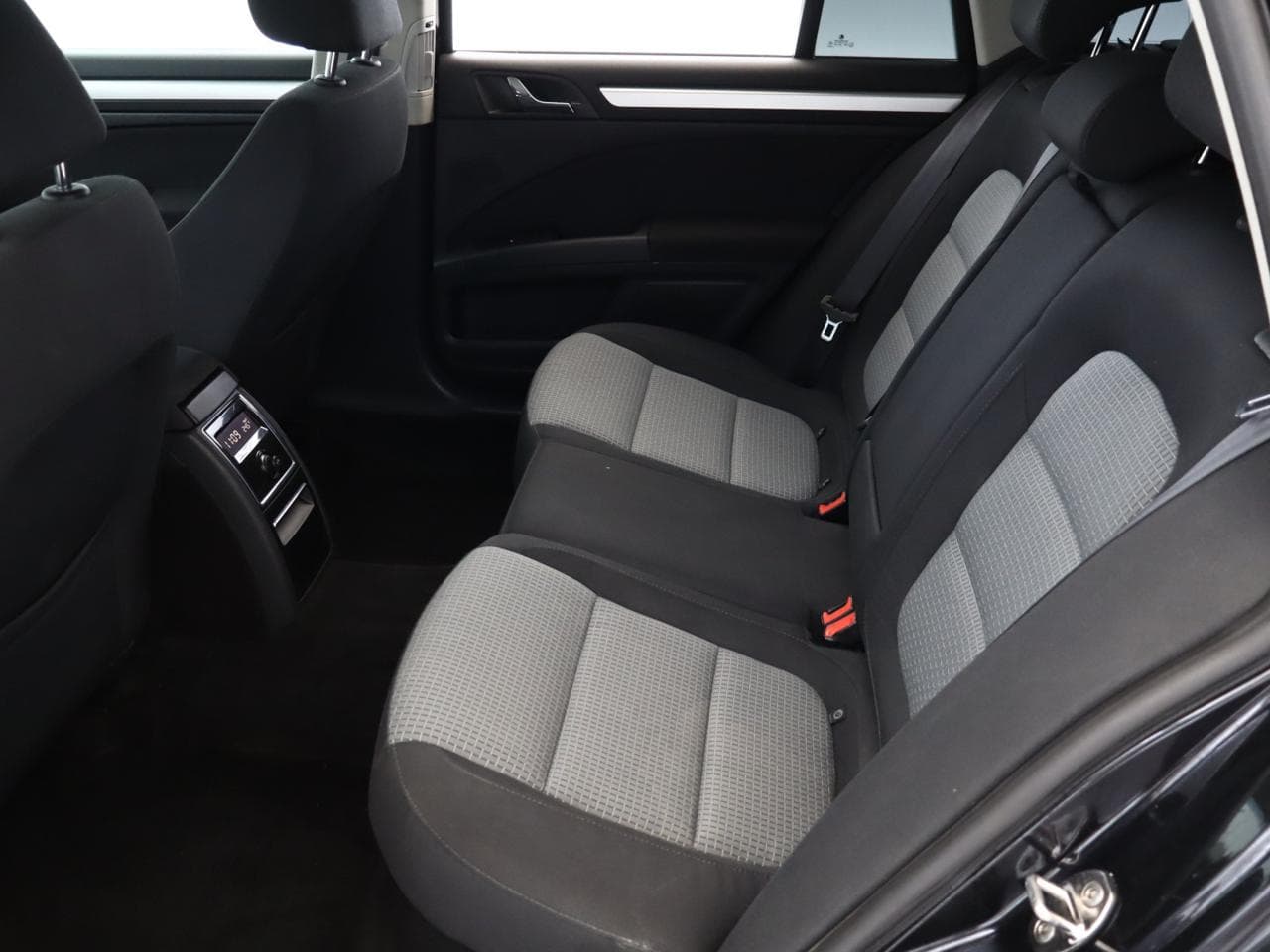 2011 Škoda SUPERB - 13