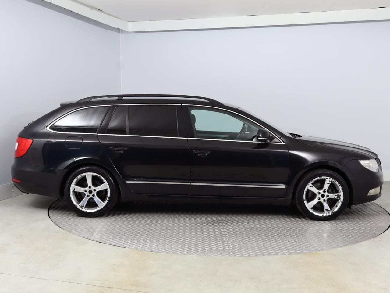 2011 Škoda SUPERB - 8
