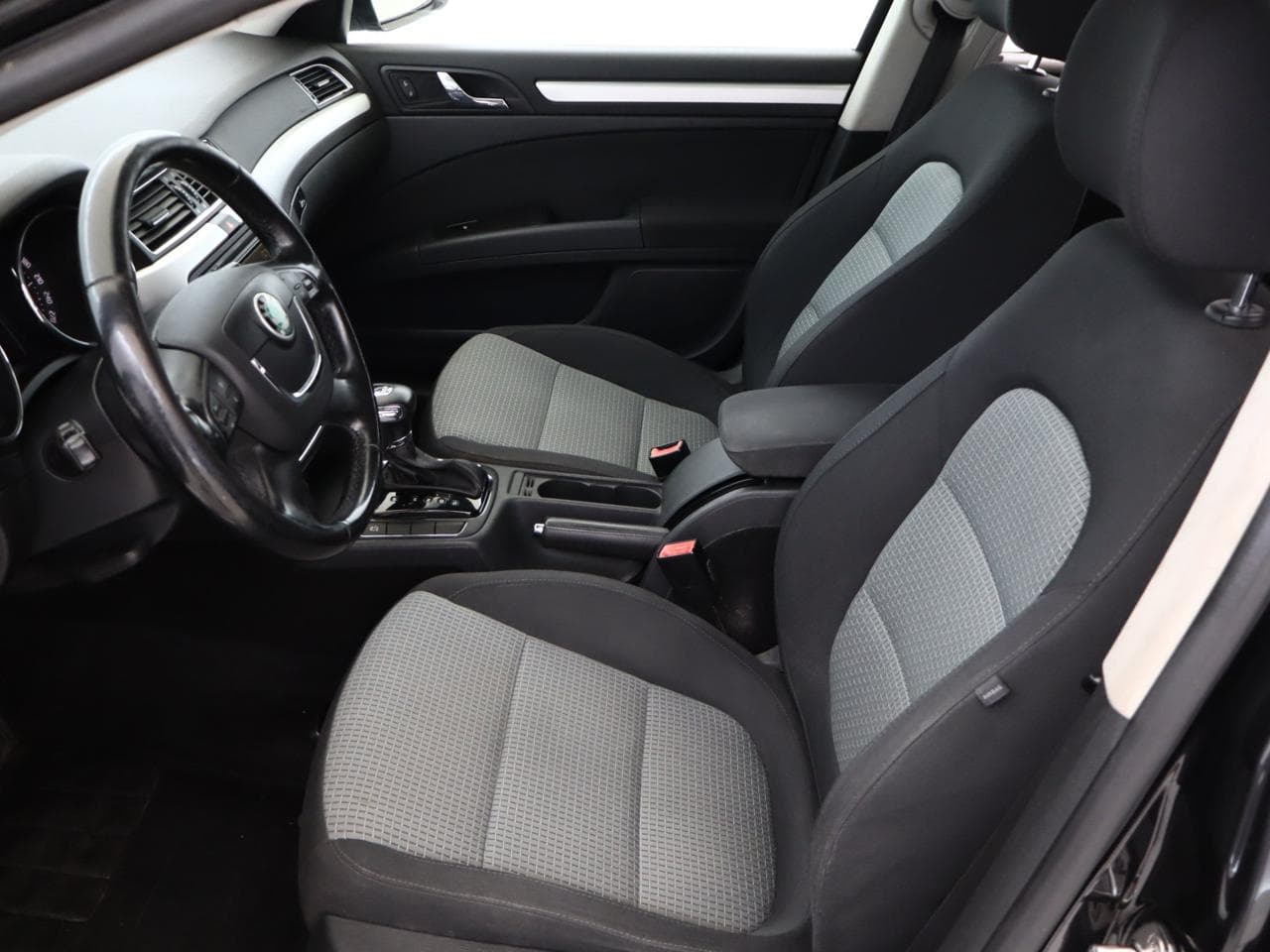 2011 Škoda SUPERB - 14