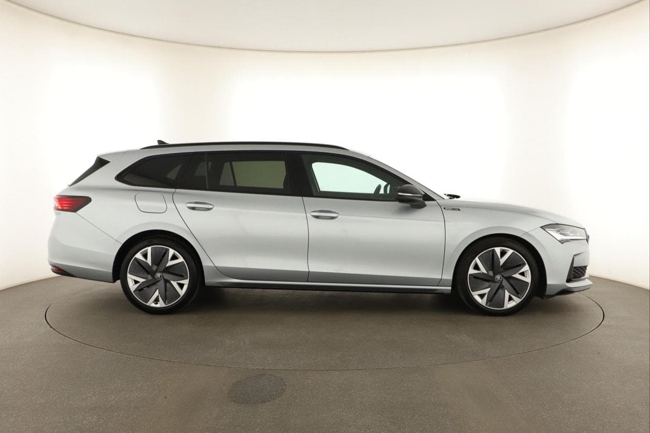 2025 Škoda SUPERB - 8