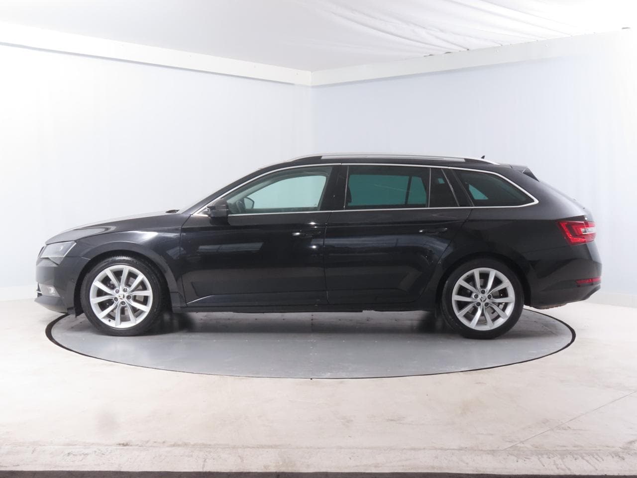 2018 Škoda SUPERB - 4