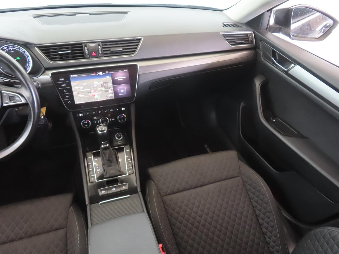 2018 Škoda SUPERB - 11