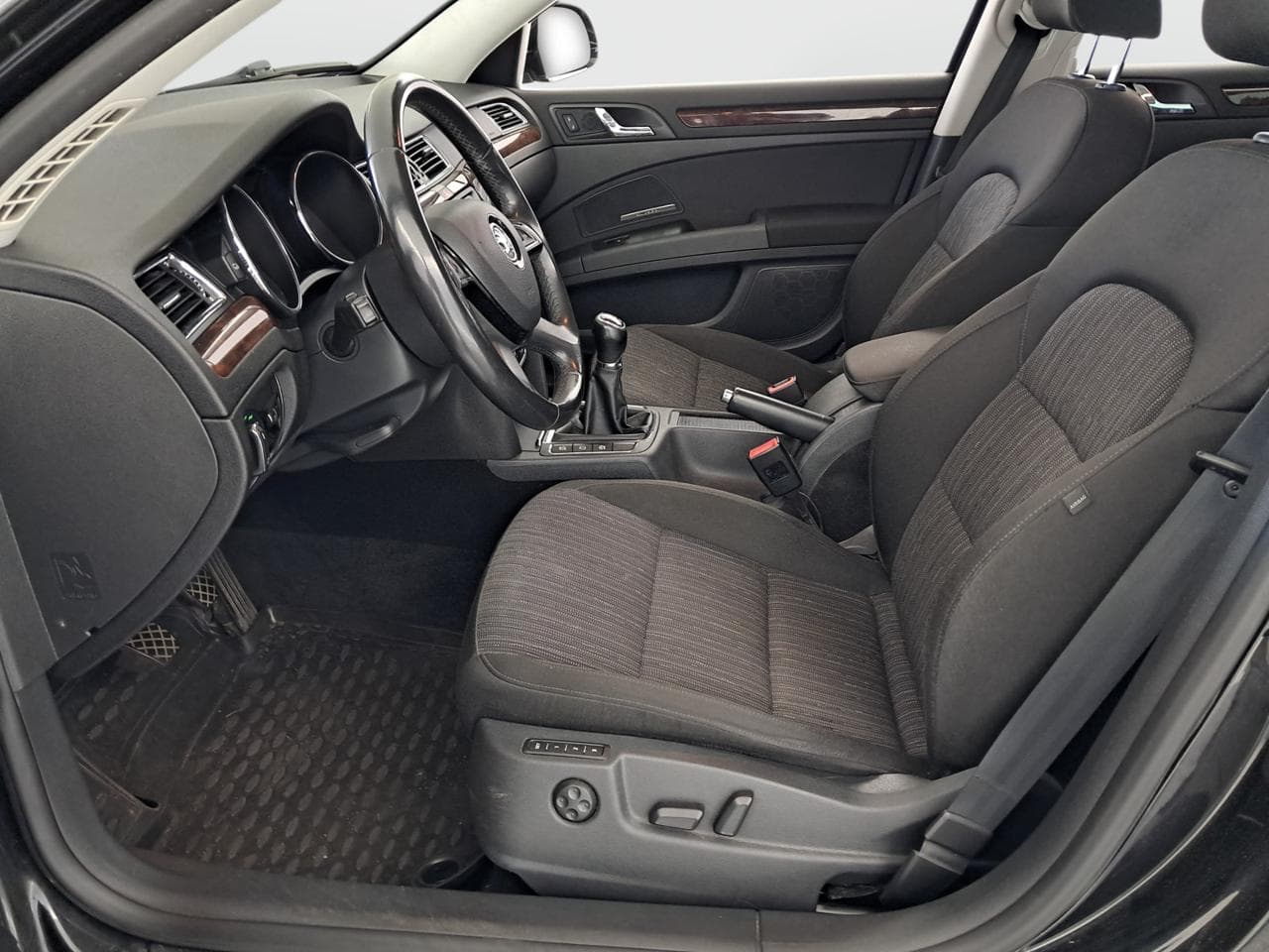 2013 Škoda SUPERB - 16