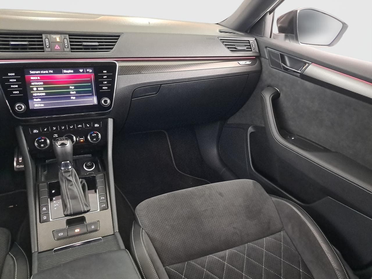 2020 Škoda SUPERB - 11