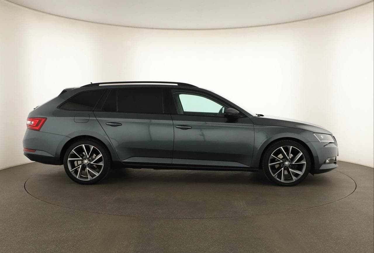 2019 Škoda SUPERB - 8