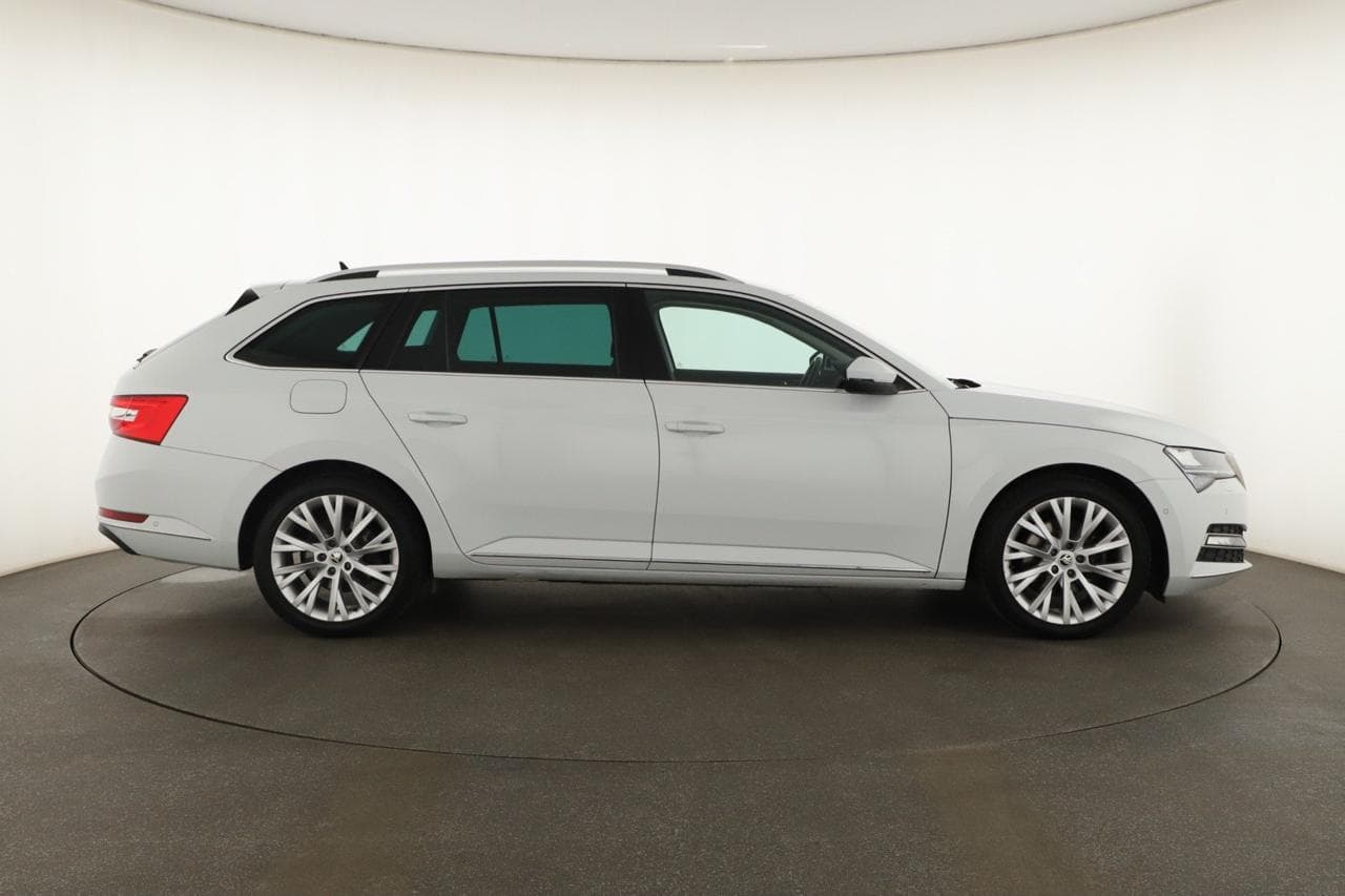 2023 Škoda SUPERB - 8