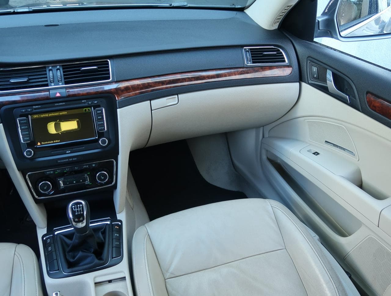 2009 Škoda SUPERB - 11