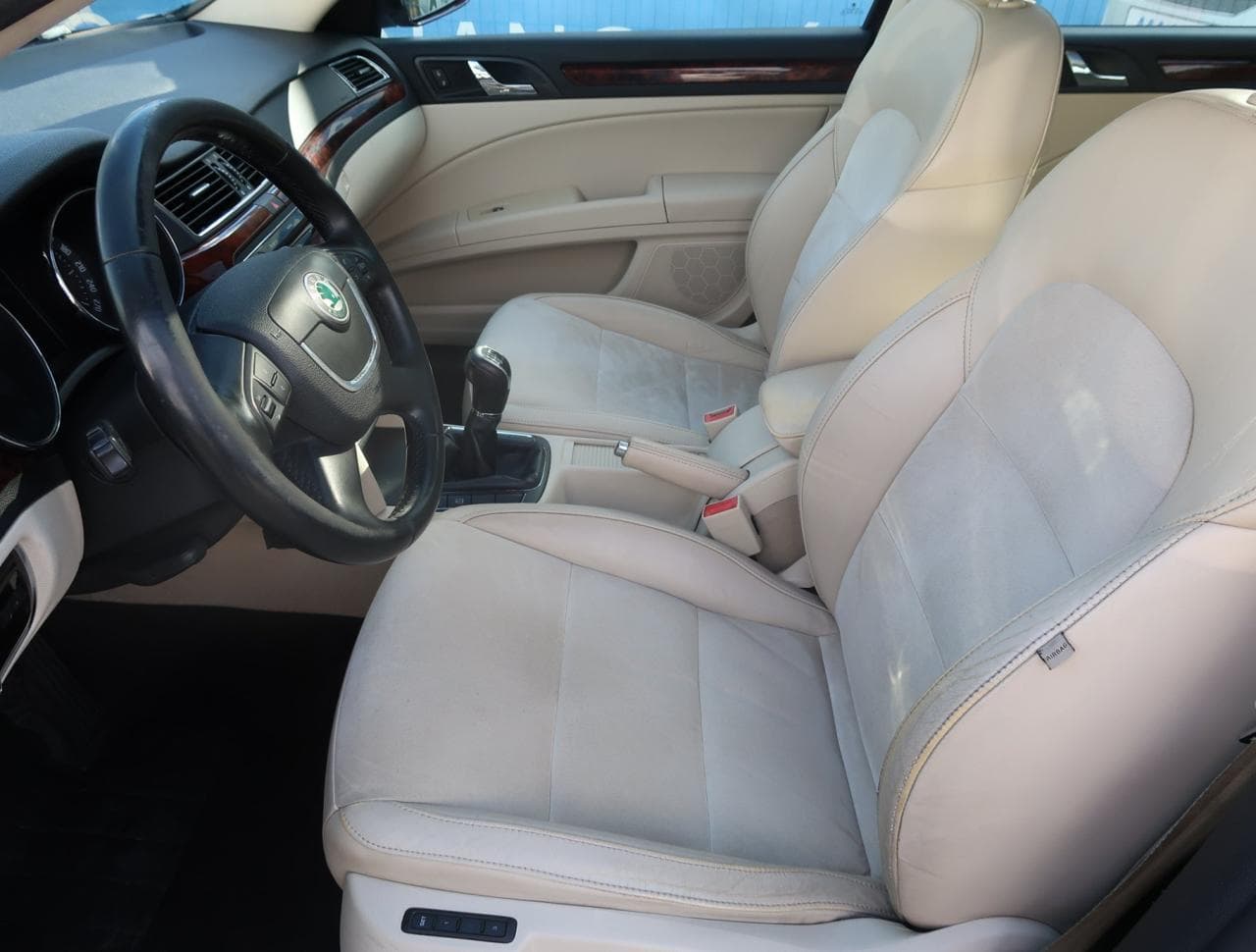 2010 Škoda SUPERB - 16