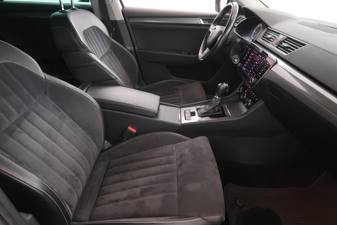 2020 Škoda SUPERB - 12