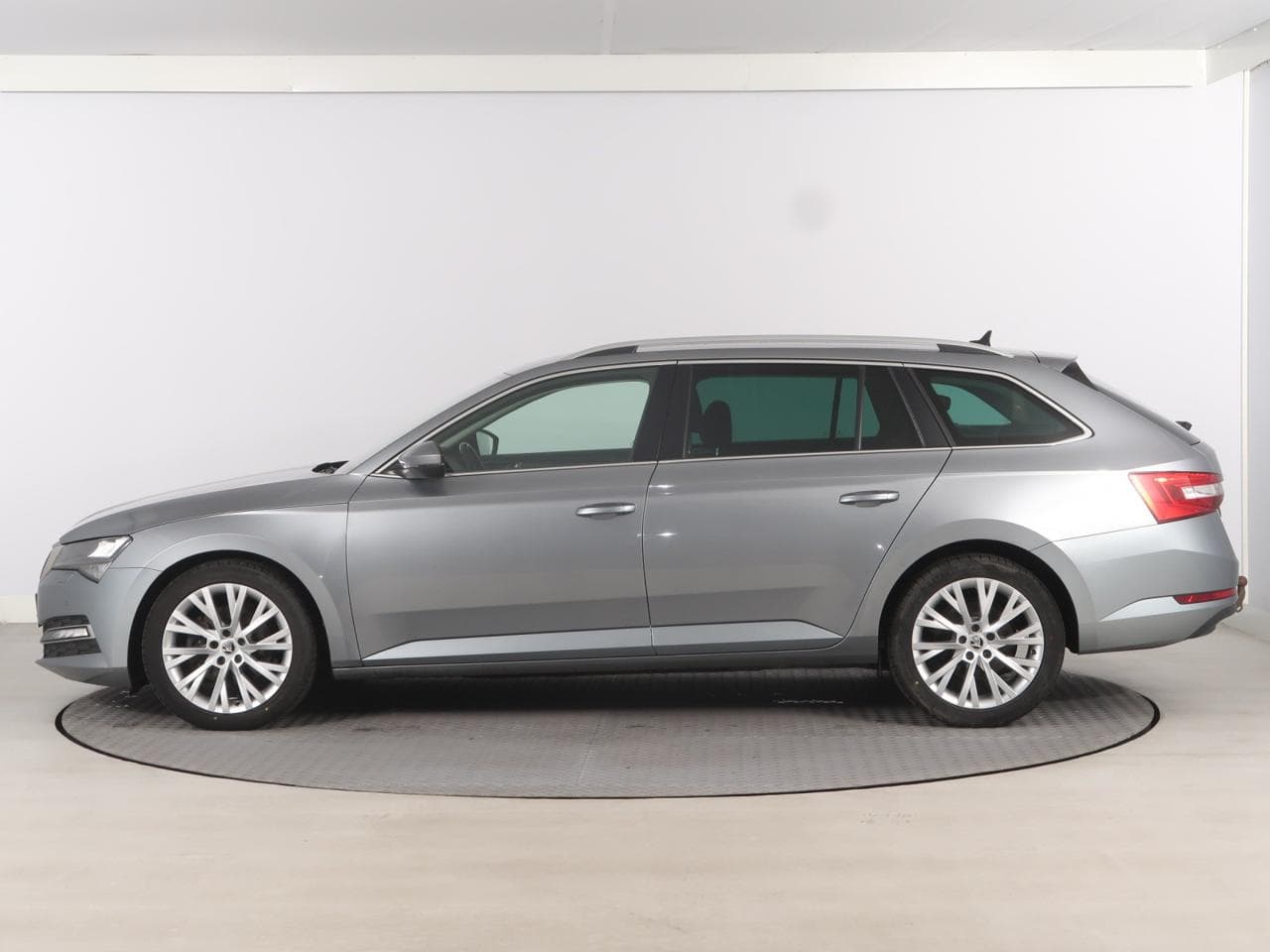2020 Škoda SUPERB - 4