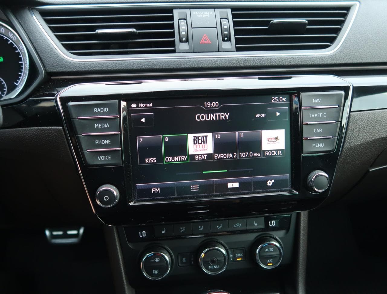 2016 Škoda SUPERB - 18
