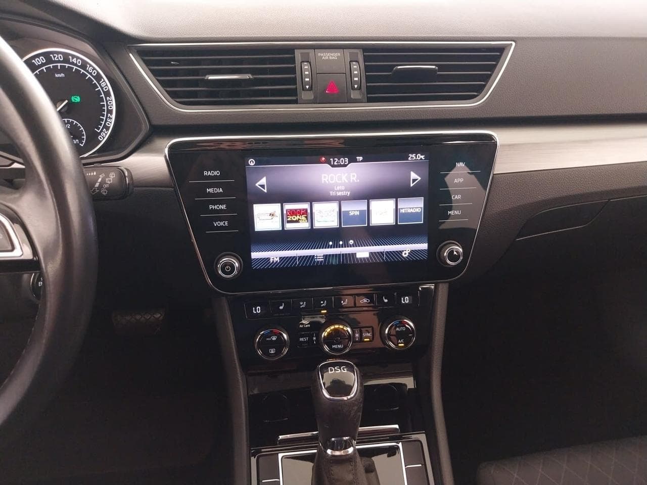 2018 Škoda SUPERB - 18