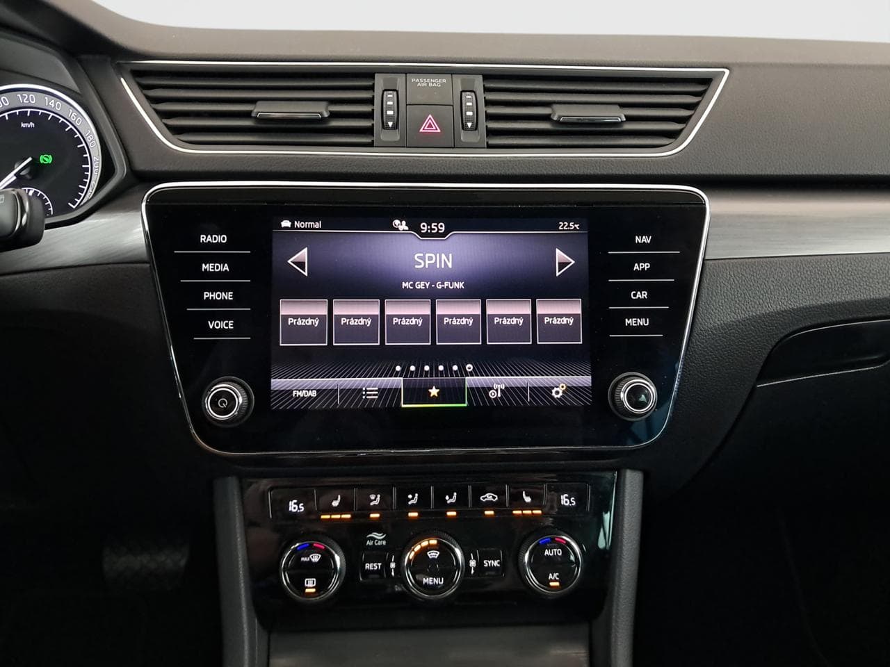 2021 Škoda SUPERB - 17