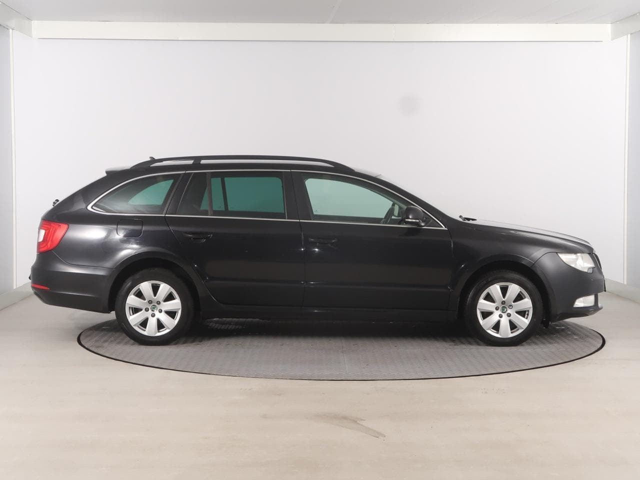 2013 Škoda SUPERB - 8