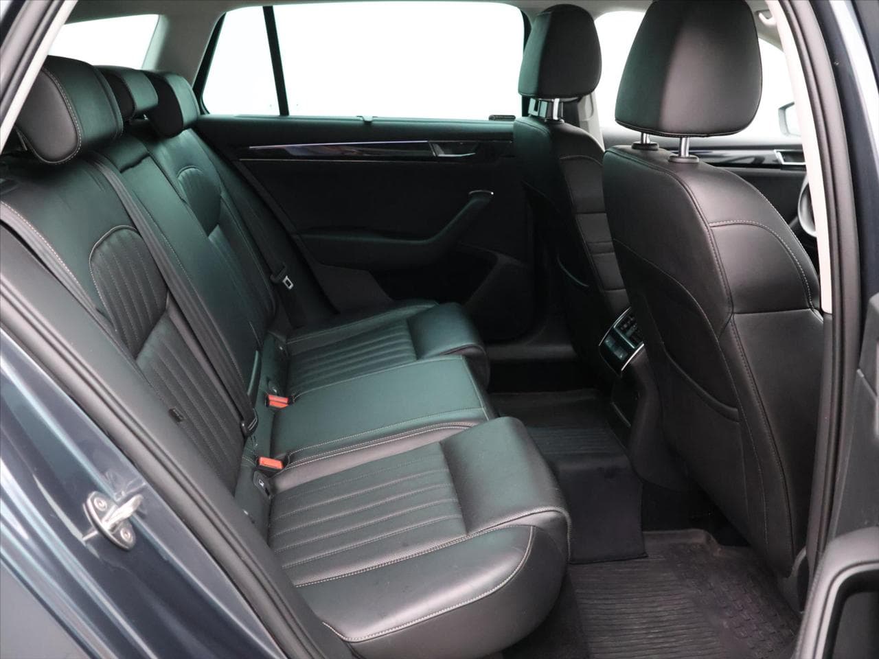 2020 Škoda SUPERB - 14