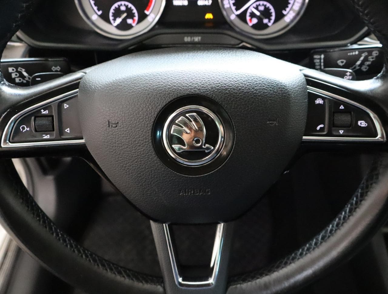 2018 Škoda SUPERB - 18