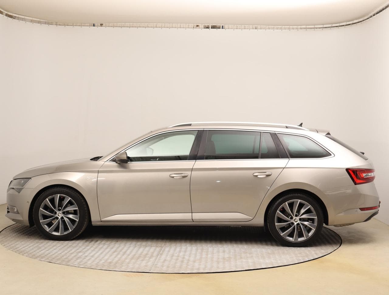 2018 Škoda SUPERB - 4