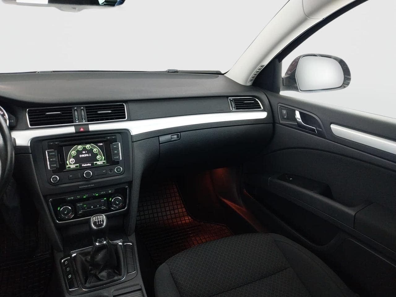 2015 Škoda SUPERB - 11