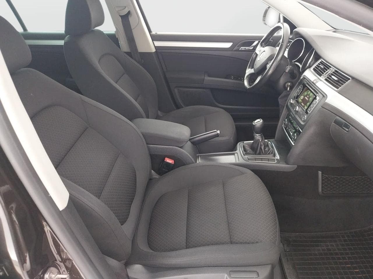2015 Škoda SUPERB - 12