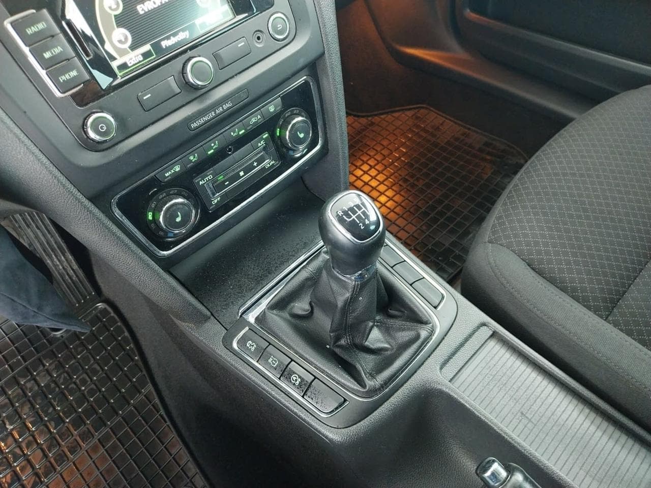 2015 Škoda SUPERB - 19