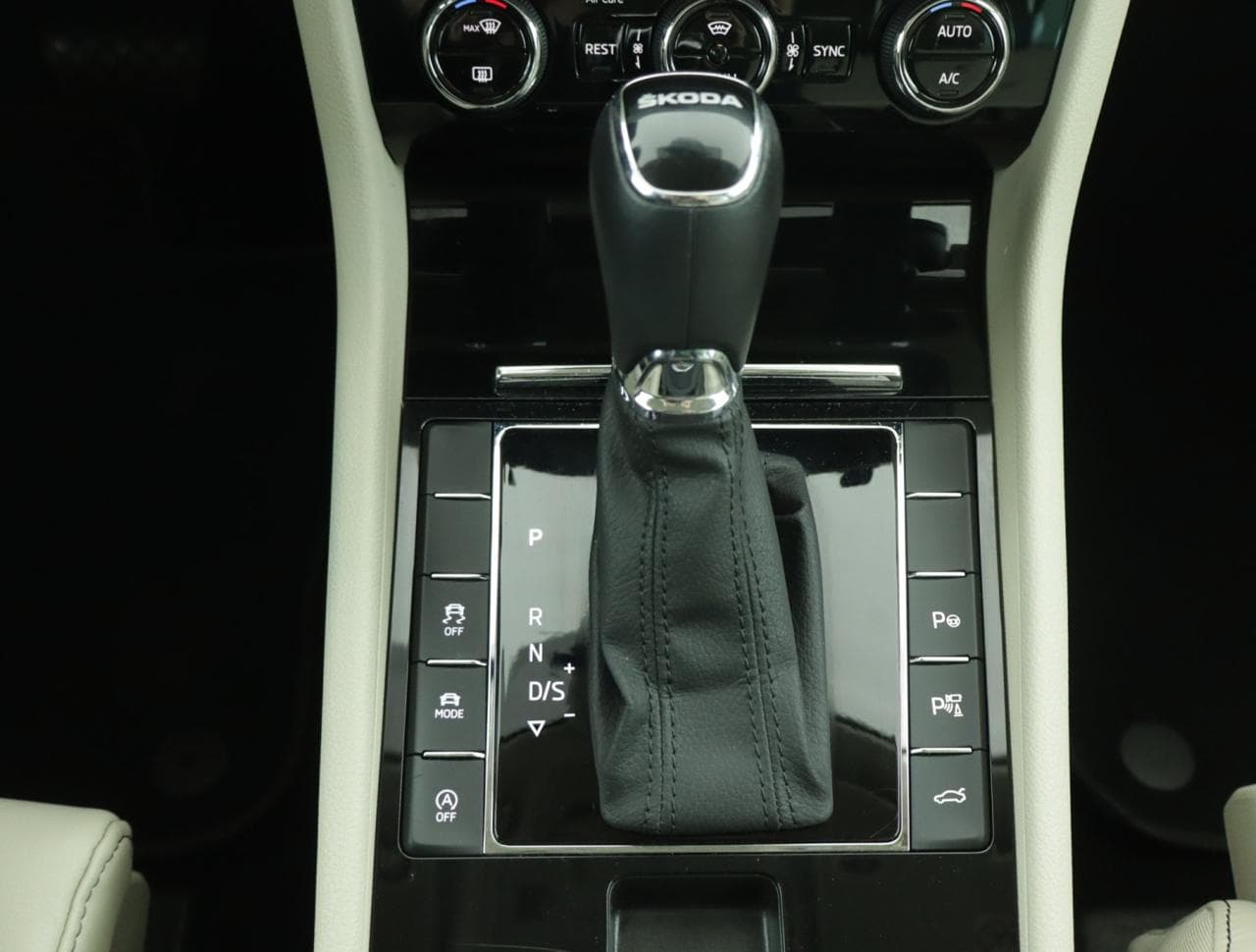 2023 Škoda SUPERB - 19