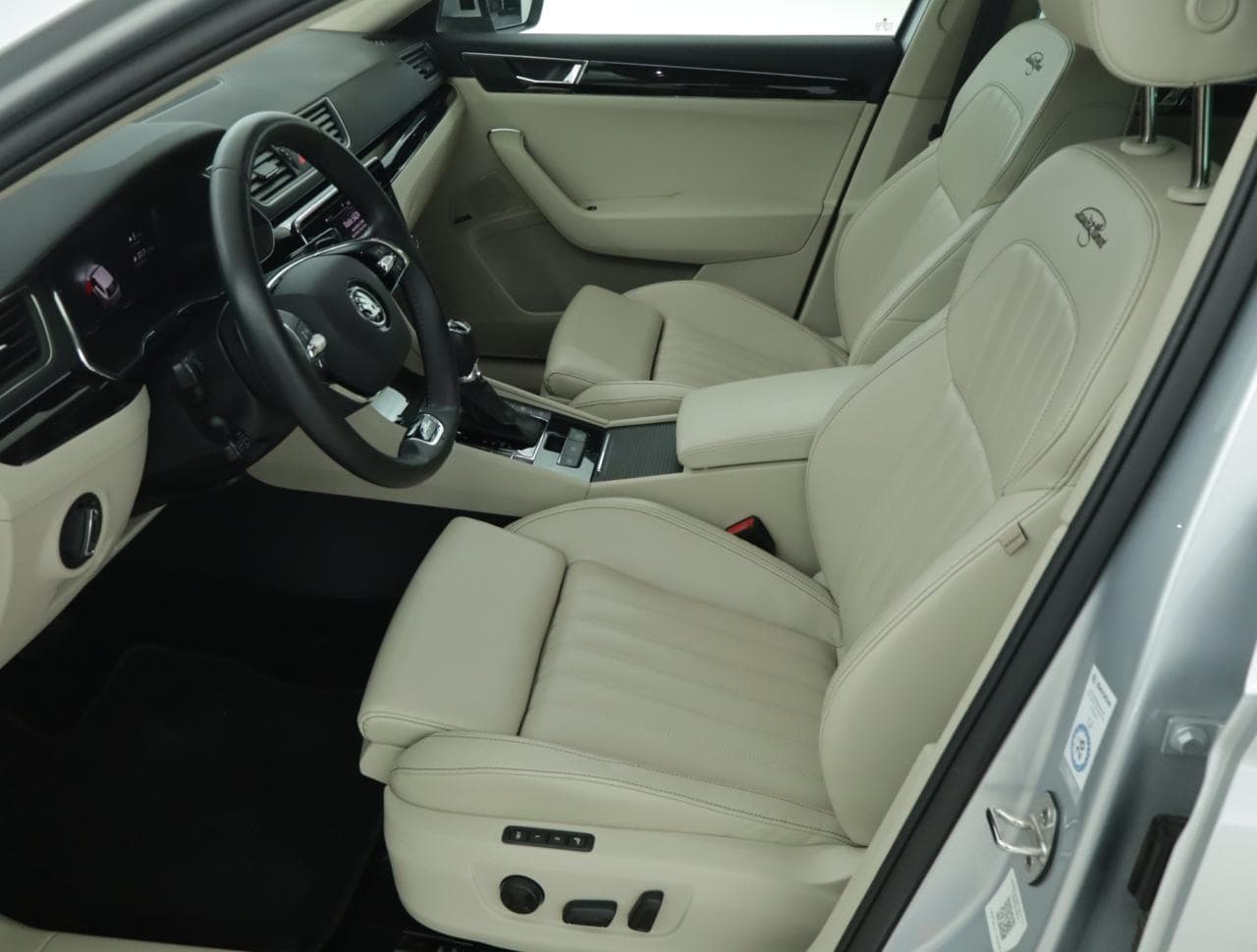 2023 Škoda SUPERB - 16