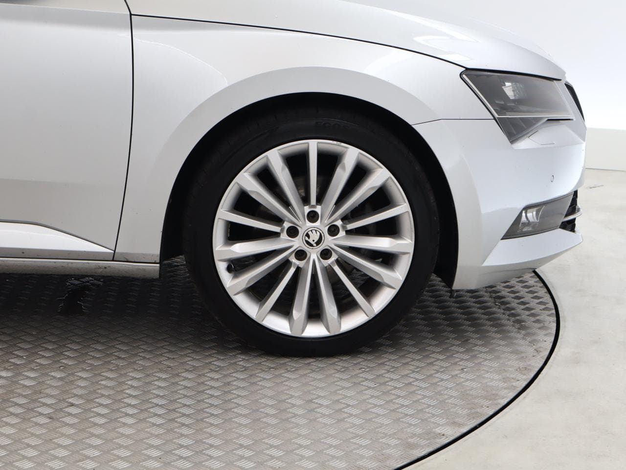 2015 Škoda SUPERB - 19