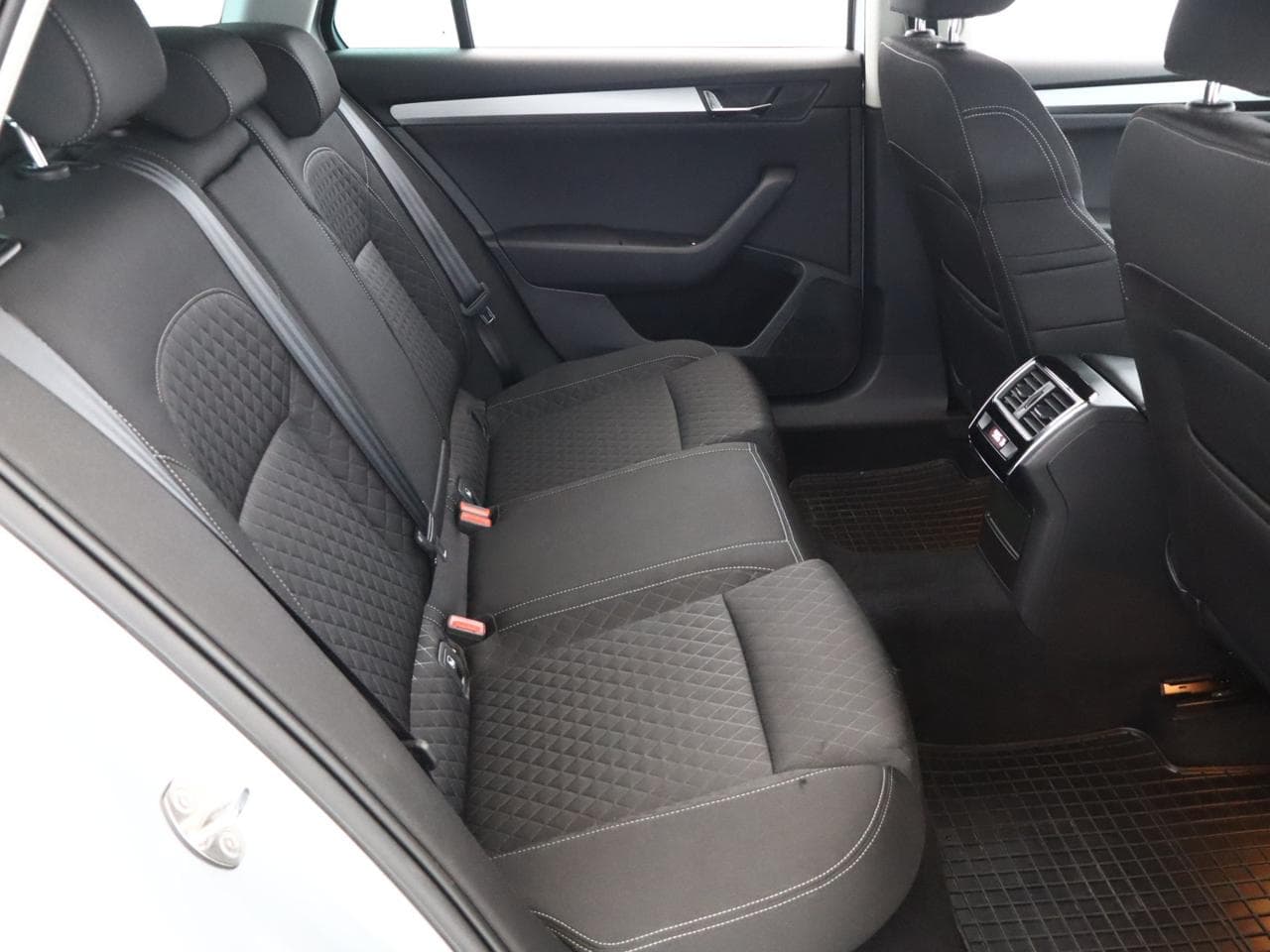 2015 Škoda SUPERB - 11