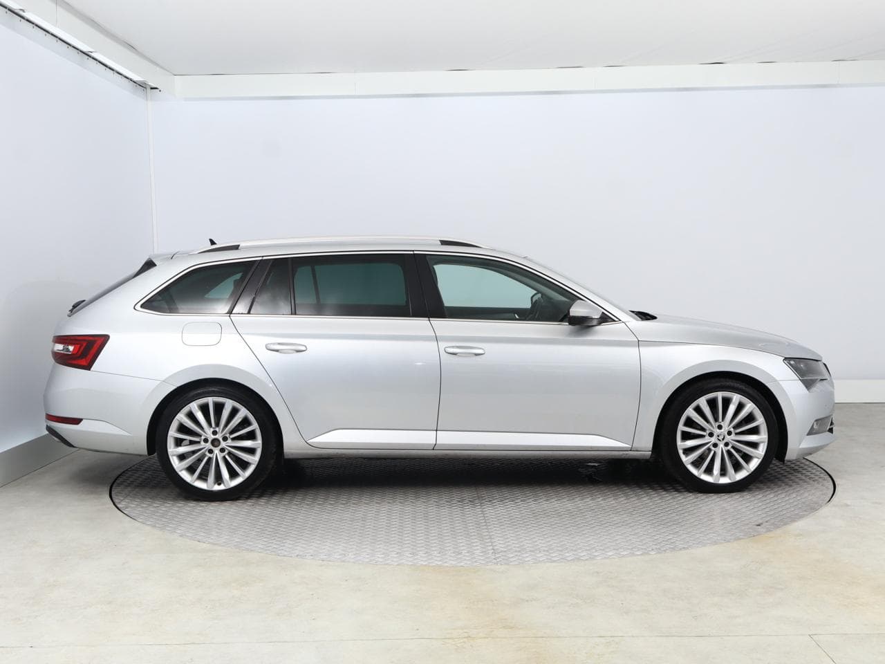 2015 Škoda SUPERB - 8