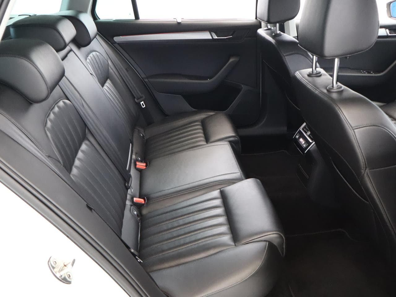 2018 Škoda SUPERB - 11