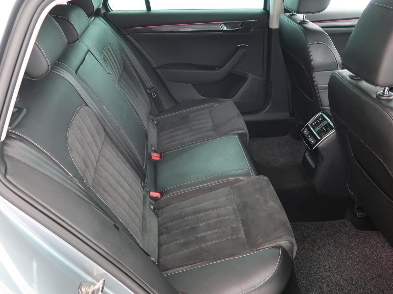 2020 Škoda SUPERB - 13