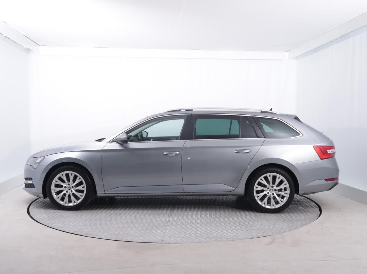 2020 Škoda SUPERB - 4
