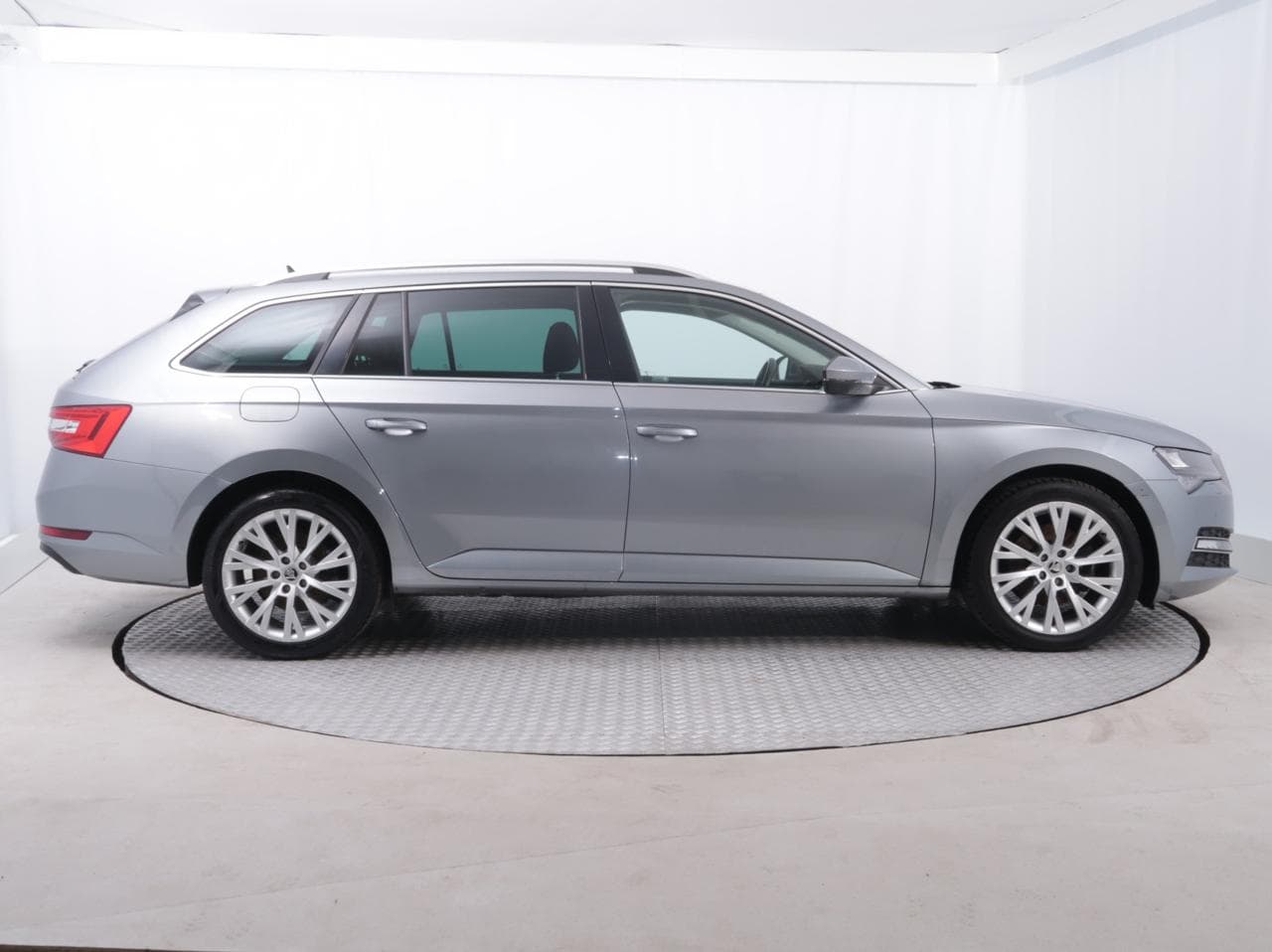 2020 Škoda SUPERB - 8