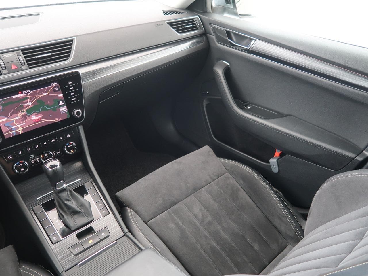 2020 Škoda SUPERB - 11